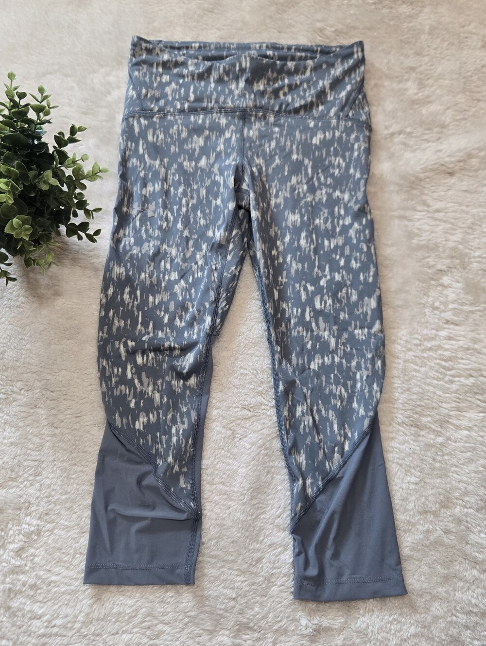 Under Armour Gray Abstract Splatter Print Compression Activewear Leggings, M